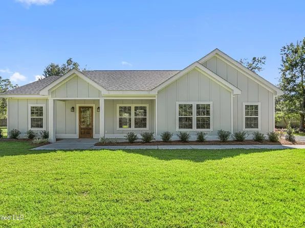 212 Hugo St, Bay Saint Louis, MS 39520