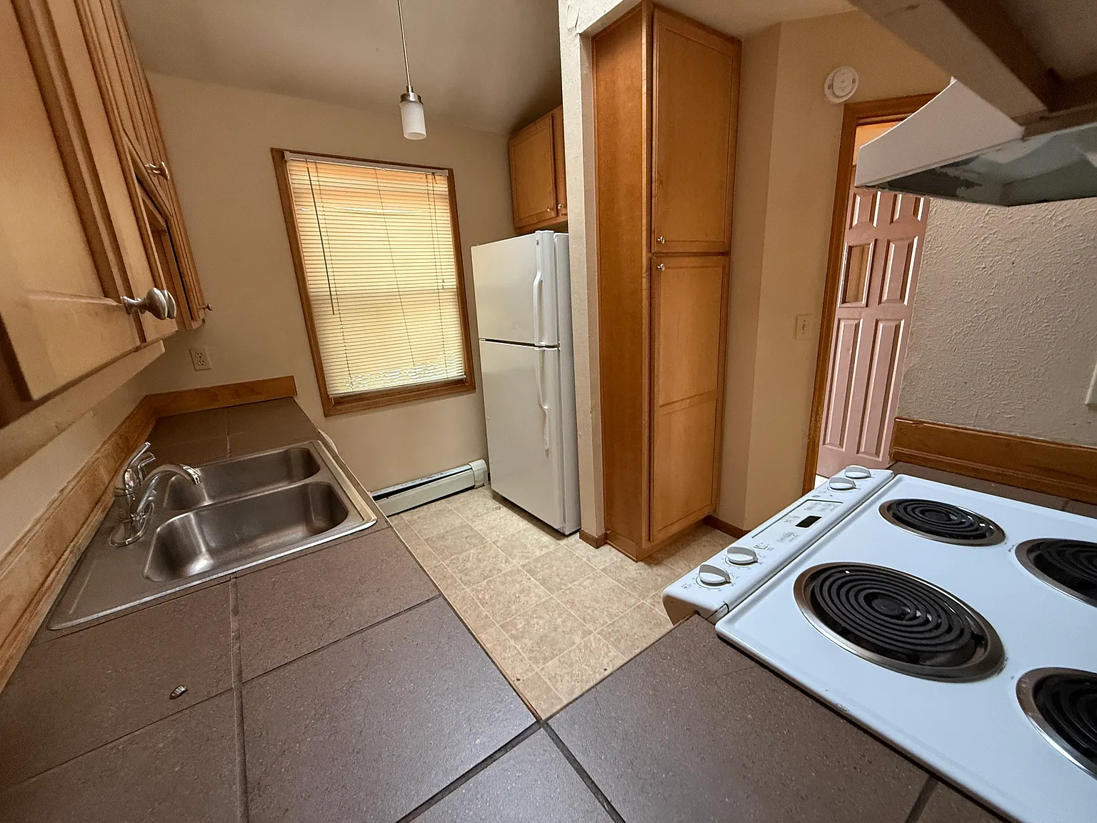 3 bed, 1444 sqft, $2,500 — Photo 2