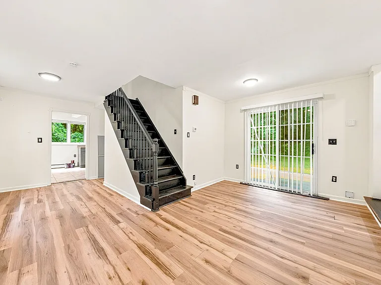 8 McCroy Dr — Photo 9