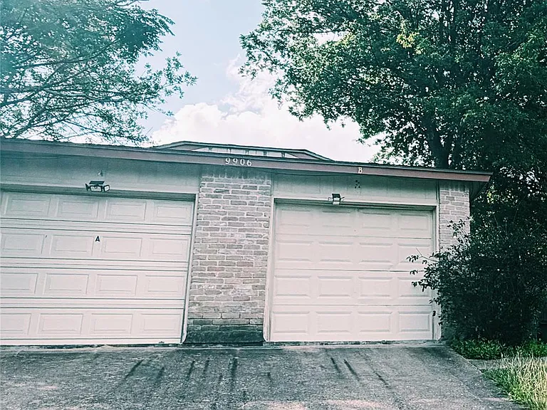 9906 Hundred Oaks Cir #B — Photo 24