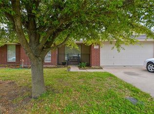 202 Meadow Ridge Dr, Venus, TX 76084