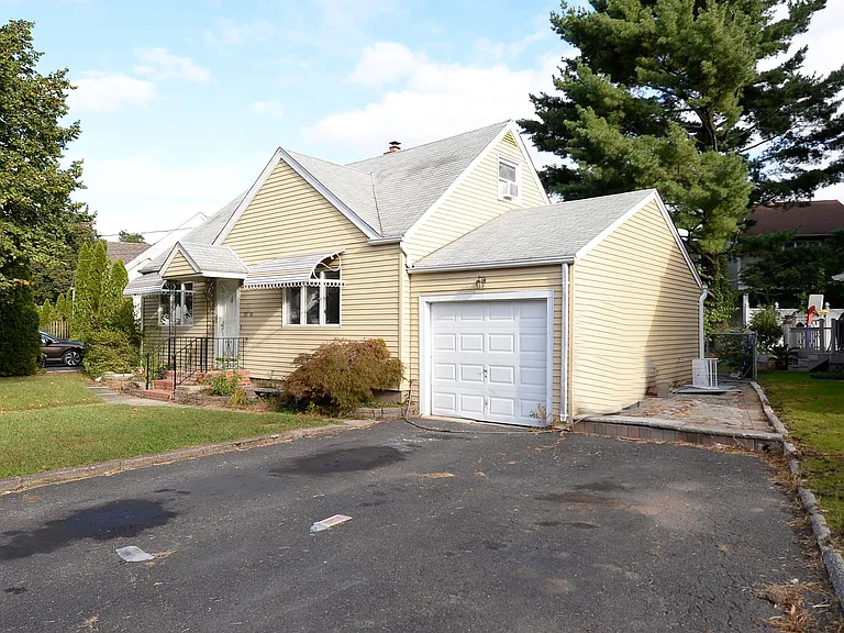 38-49 Vanore Dr — Photo 1