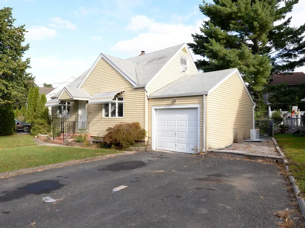 38-49 Vanore Dr, Fair Lawn, NJ 07410