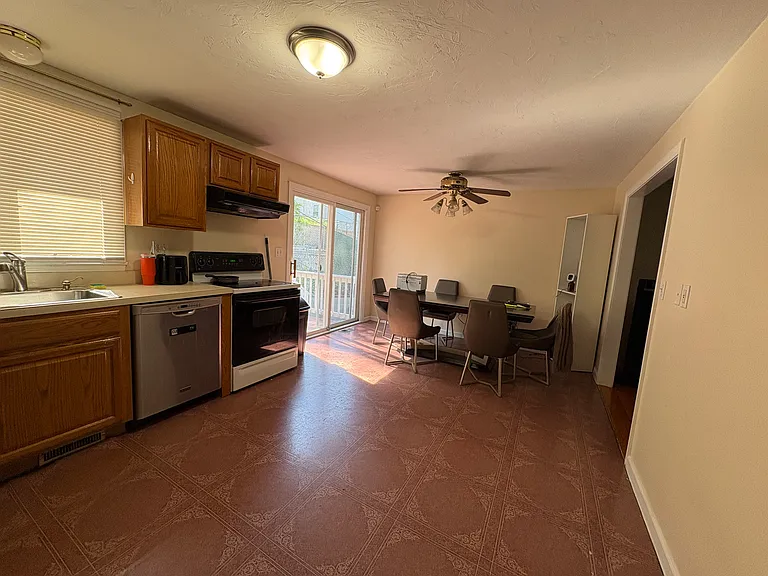 118 Montclair Ave — Photo 3