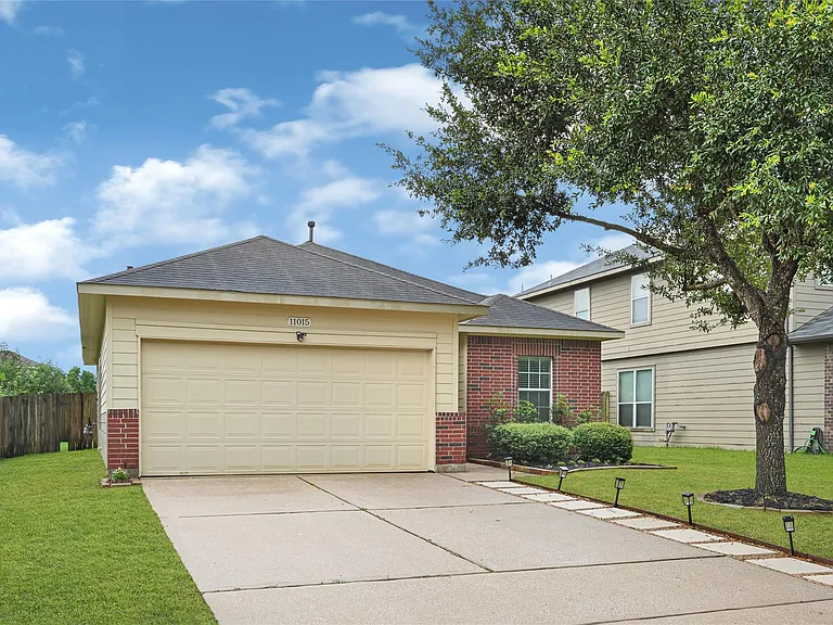 11015 Harston Dr — Photo 2