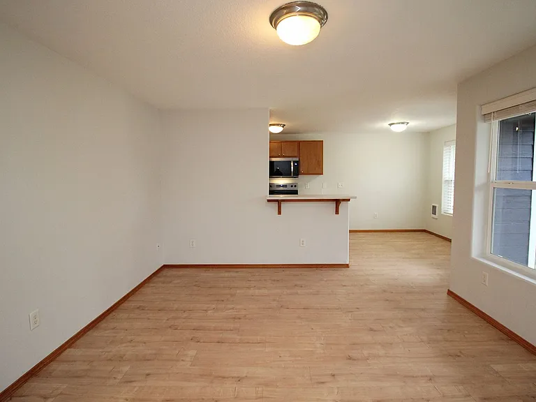 683 NE 162nd Ave — Photo 6