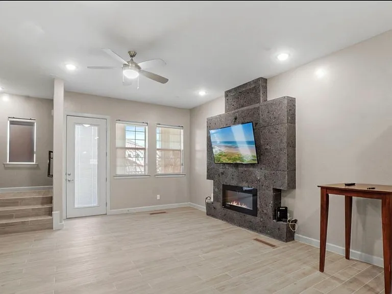 313 Vin Raliuga Ct — Photo 2