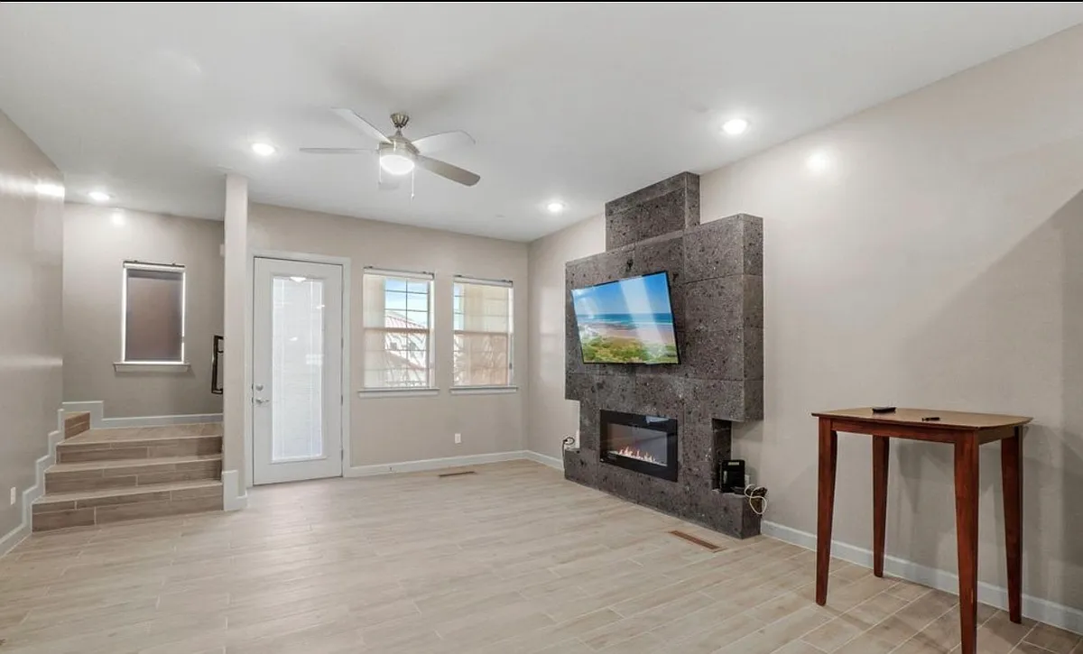 Building Photo - 313 Vin Raliuga Ct