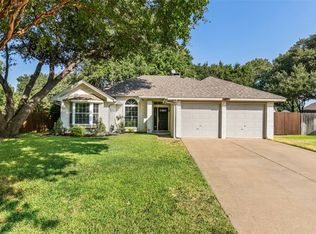 1812 Meadow Crest Dr, Grapevine, TX 76051