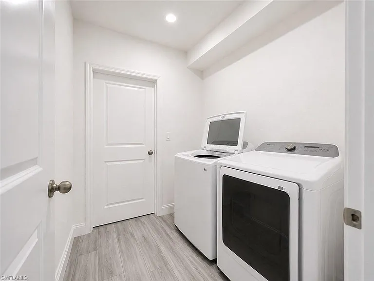 8033 Melody Cir — Photo 13