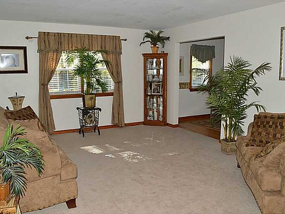 3rd image of 115 Vine Dr