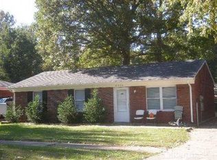 8906 Maplecreek Dr, Louisville, KY 40219