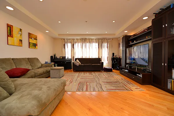 Sold by Amerihomes Realty of NY | media 11