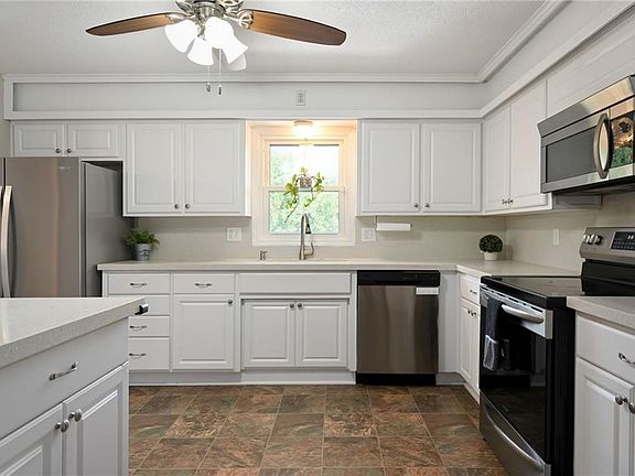 5th image of 6115 Larson Ave