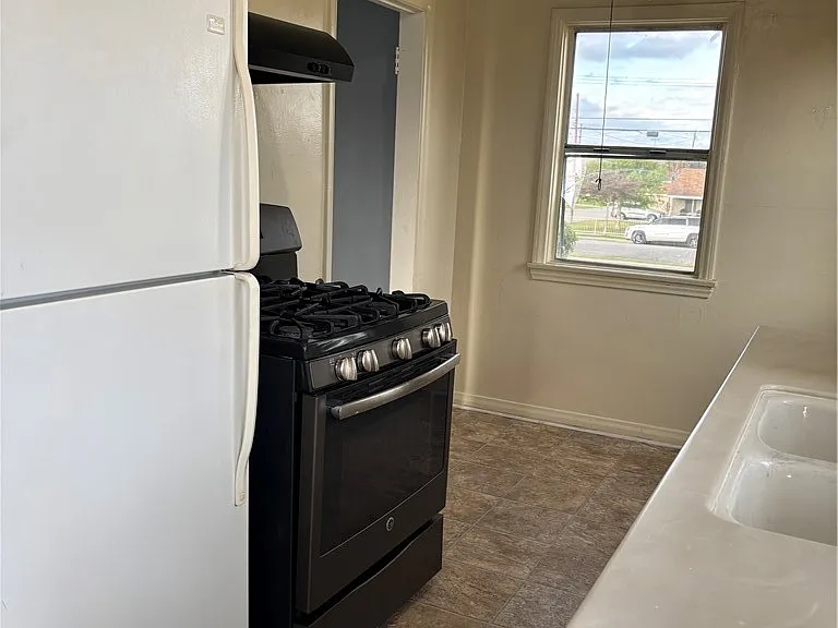 15561 Cornuta Ave — Photo 2