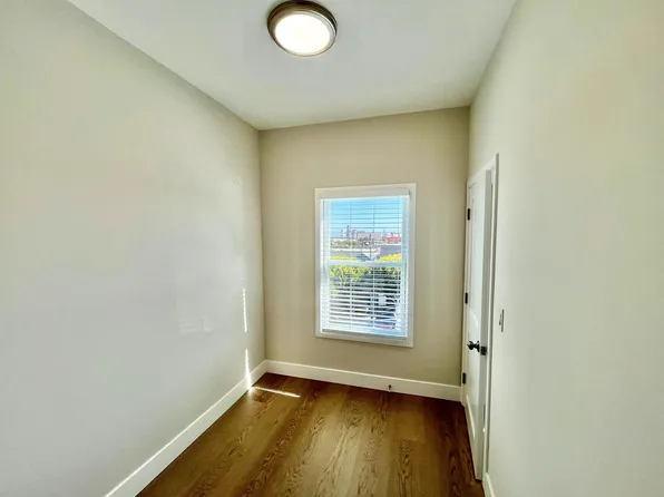 Spectacular, Top Floor 2 Bed/1 Bath Fully Renovated, 1561 Innes Ave, San Francisco, CA 94124