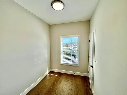 Spectacular, Top Floor 2 Bed/1 Bath Fully Renovated Photo 1