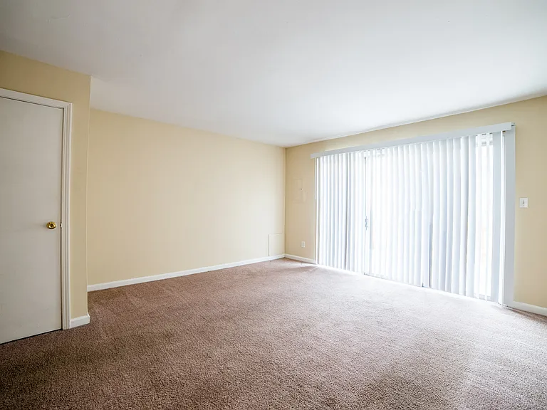 Monon Place I (Classic and Renovated), Managed by Buckingham Monon Living — Photo 12