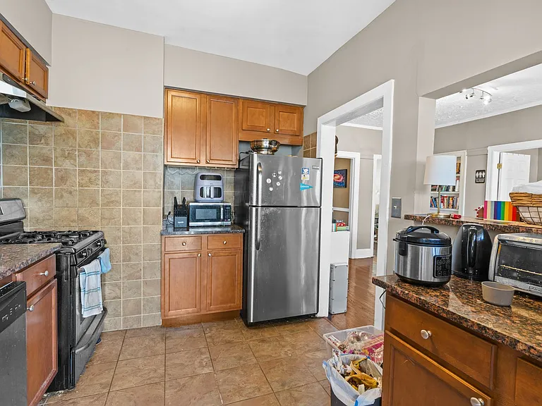 3501 N Pine Grove Ave — Photo 18