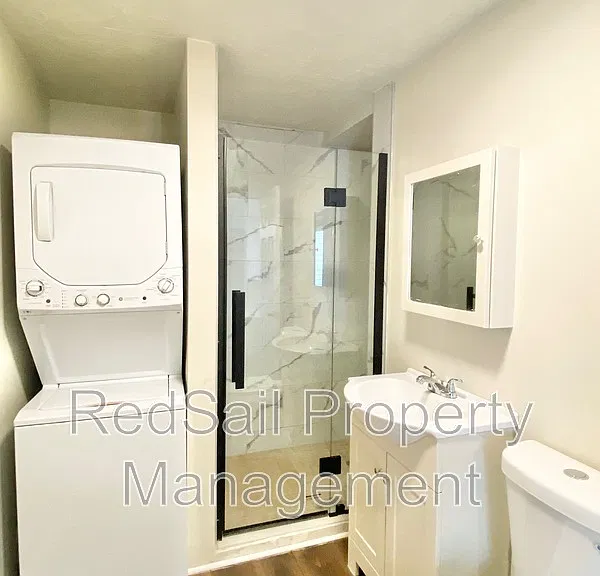 725 Chatsworth Dr — Photo 12