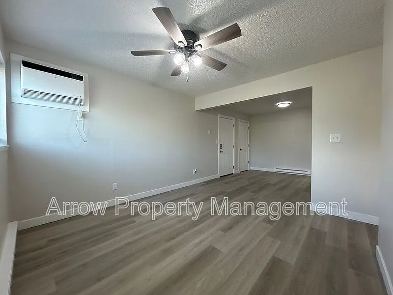 2 bed, 1.0 bath, $790 — Photo 2