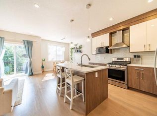 1934 W 26th St SW #2, Calgary, AB T3E 2A1