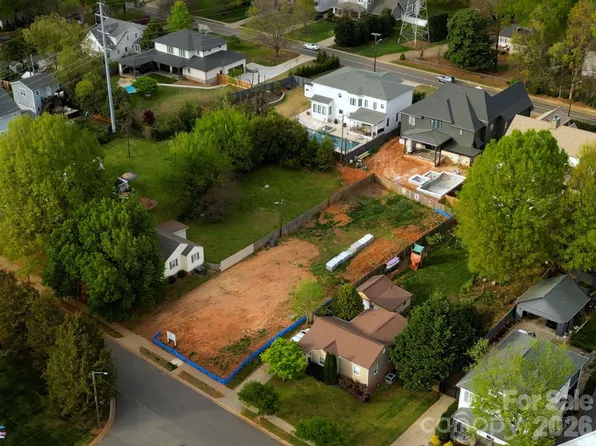 557 Melbourne Ct, Charlotte, NC 28209