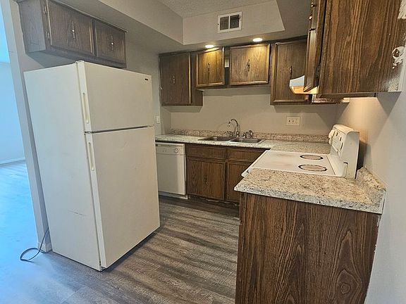 3rd image of 2330 & 2324 E Locust St #205