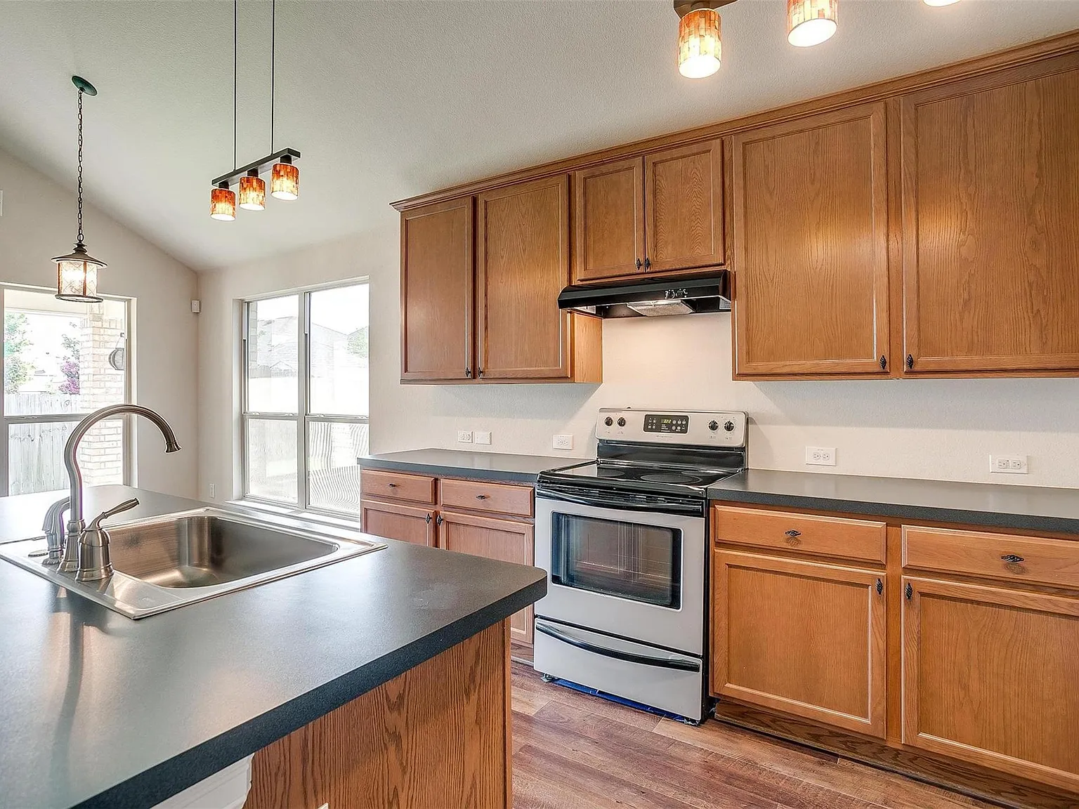 429 Foxcraft Dr — Photo 4