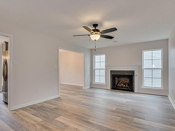 5th image of 212 Sarah Creek Court