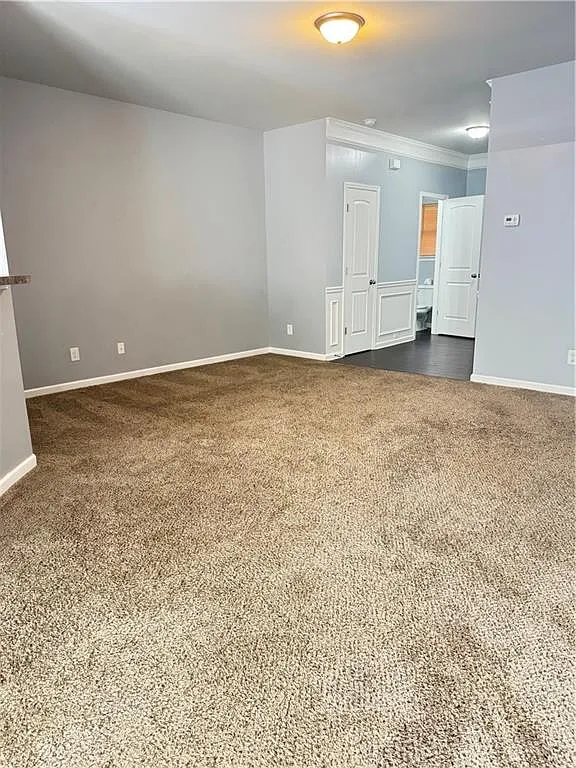 3 bed, 2.5 bath, 1636 sqft, $1,900 — Photo 3