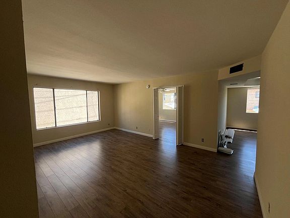 5th image of 301 E Verdugo Ave #208