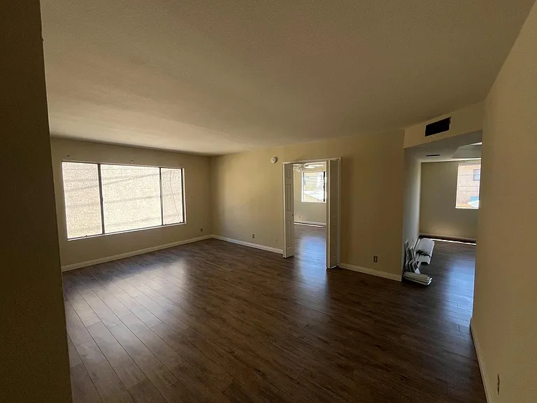 301 E Verdugo Ave #208 — Photo 5