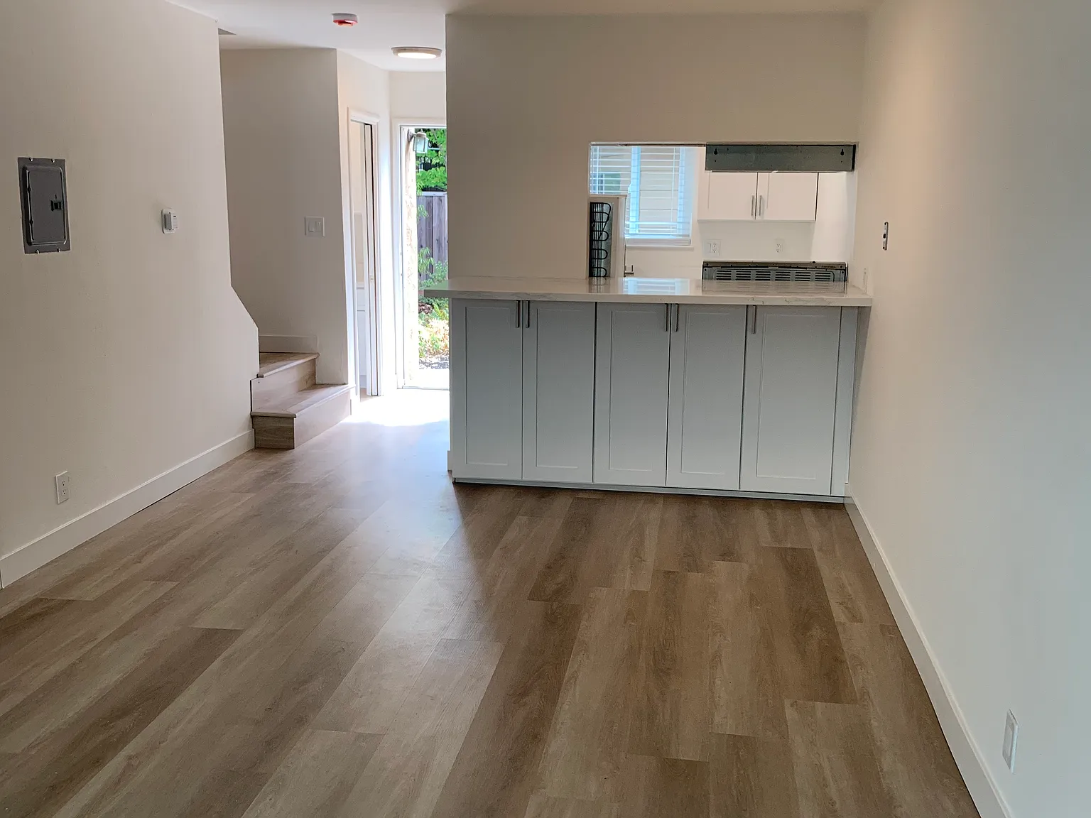 2 bed, 1.5 bath, 950 sqft, $2,700 — Photo 2