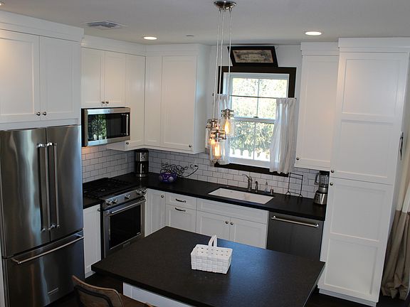 18 Vientos Road Kitchen 2_01262021