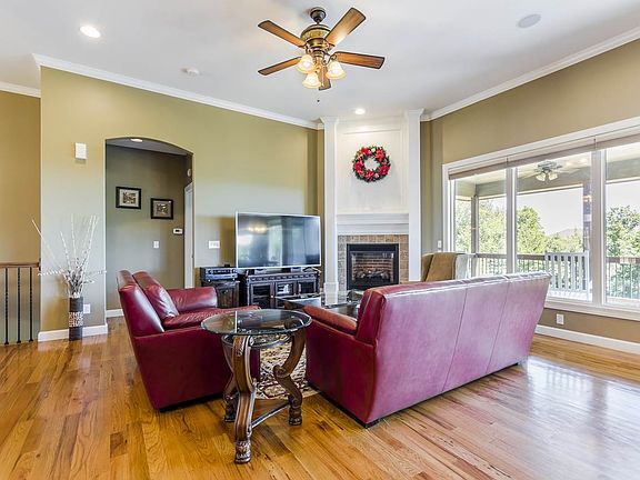 4th image of 1125 E Park Grove Dr