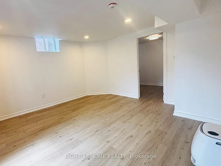 1220 Grandview Dr #BASEMENT — Photo 11