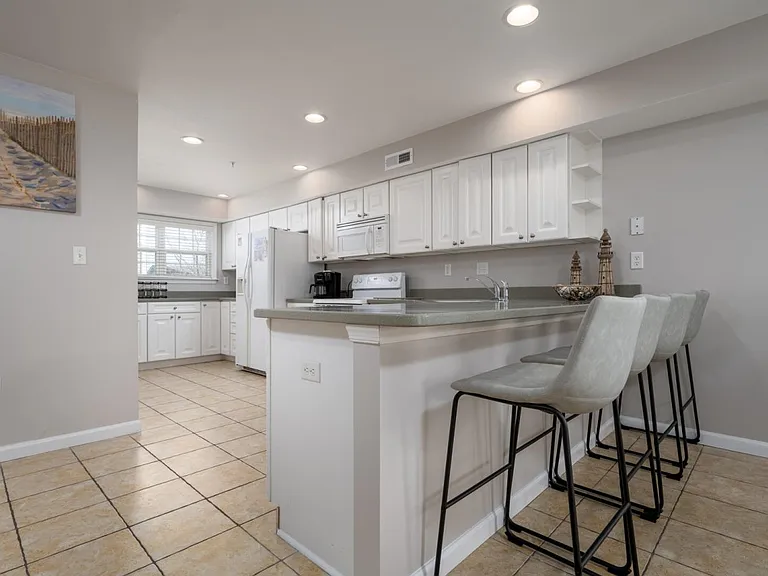 803 N Baltimore Ave #B — Photo 6