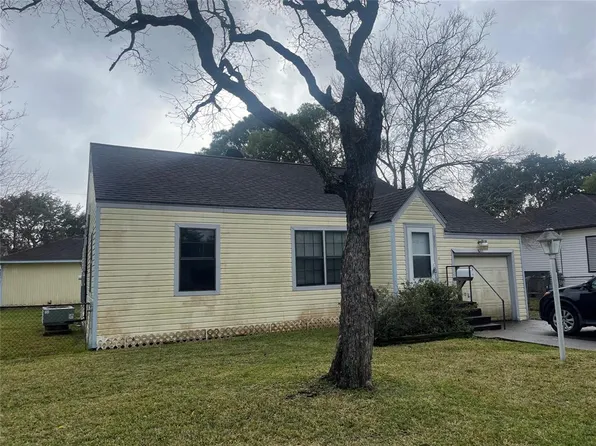 811 18th Avenue, Texas City, TX 77590