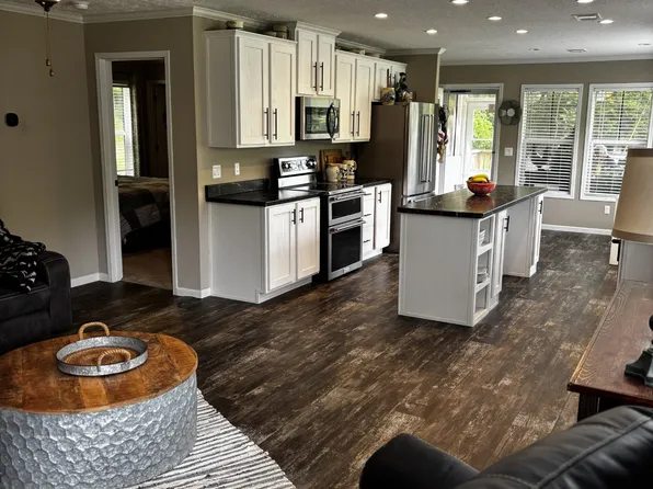 3688 Moore Hollow Rd, Woodlawn, TN 37191