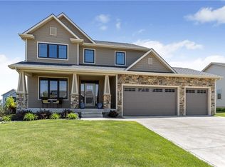 16020 Northpark Dr, Urbandale, IA 50323