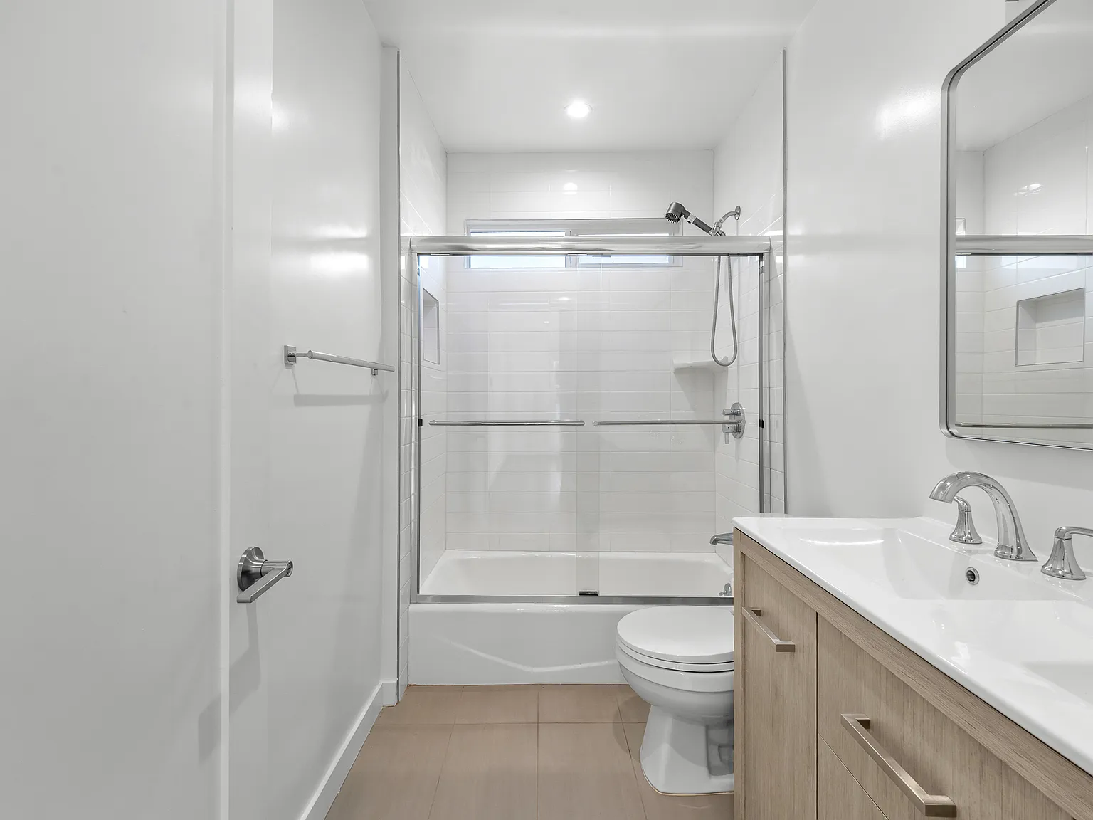 2 bed, 1100 sqft, $2,745 — Photo 3