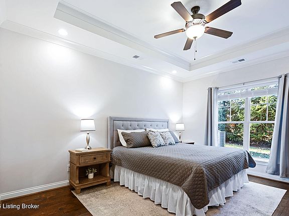 5th image of 213 Grey Ledge Cir