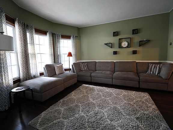 2nd image of 1509 Larchmont Ave