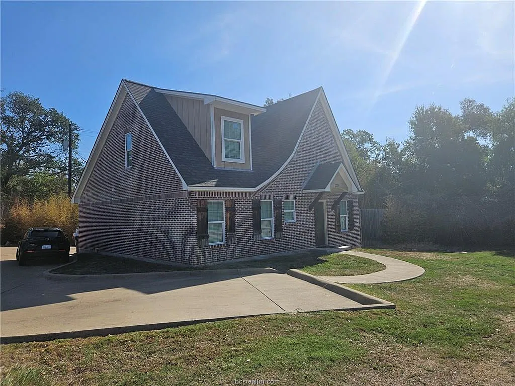 5 bed, 5.5 bath, 2108 sqft, $3,950 — Photo 2