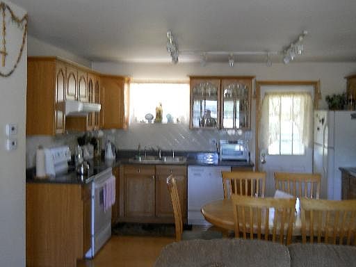 4th image of 3945 W Fargo Ave