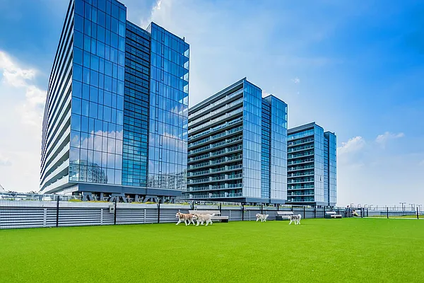 Rented by E Realty International Corp | media 1