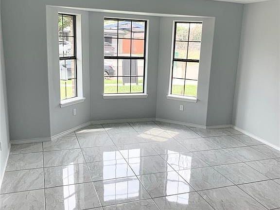 3rd image of 1402 W Longoria Dr