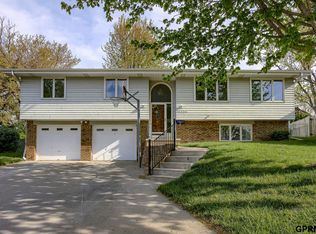 10224 M St, Omaha, NE 68127