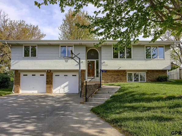 10224 M St, Omaha, NE 68127